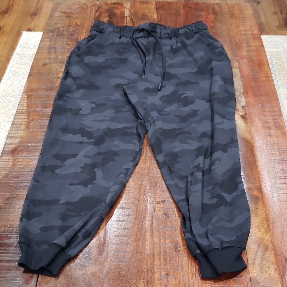 Lululemon Camouflage Ankle Jogger Pants Size 10